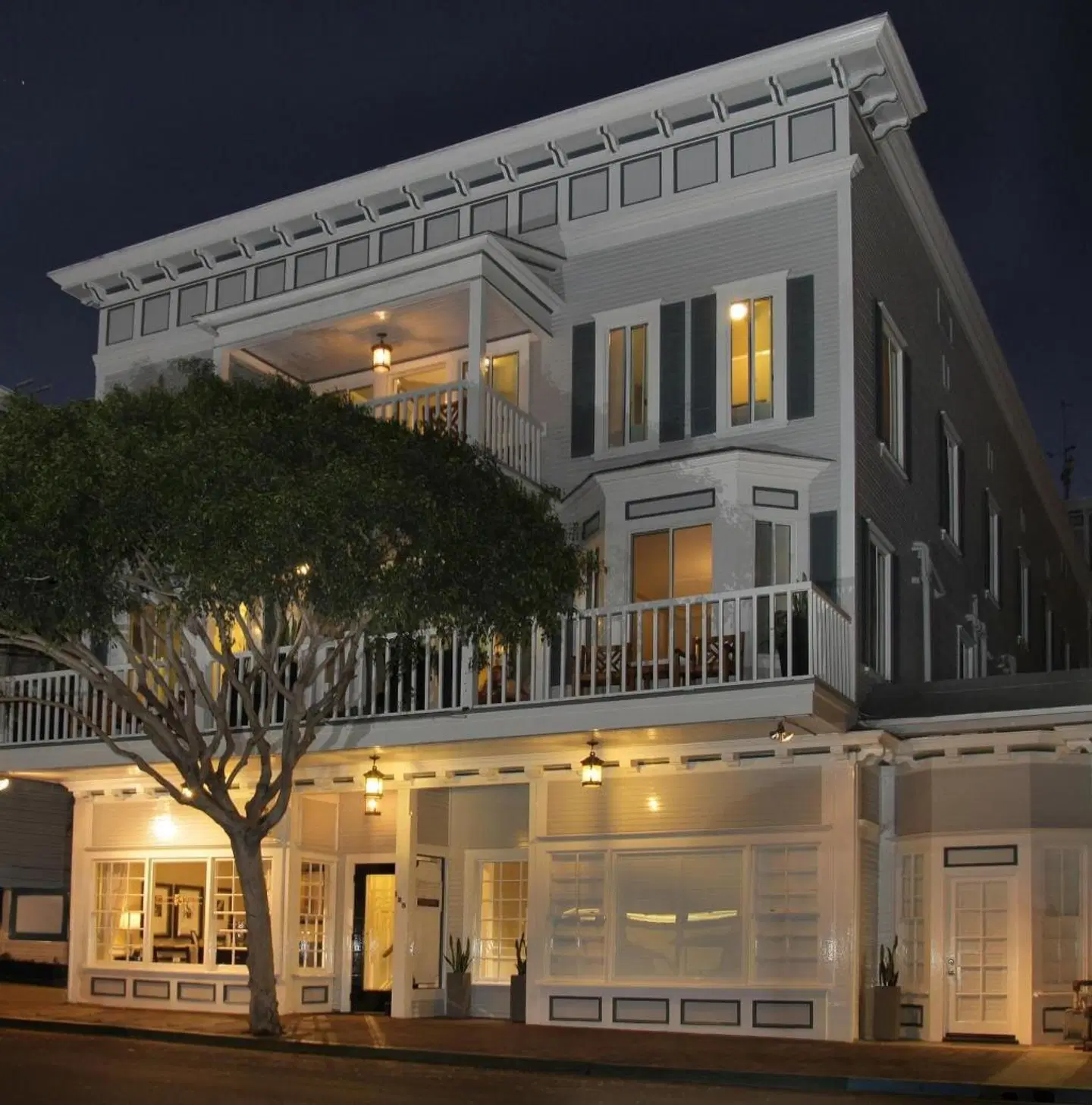 Catalina Island Inn EXTERIOR