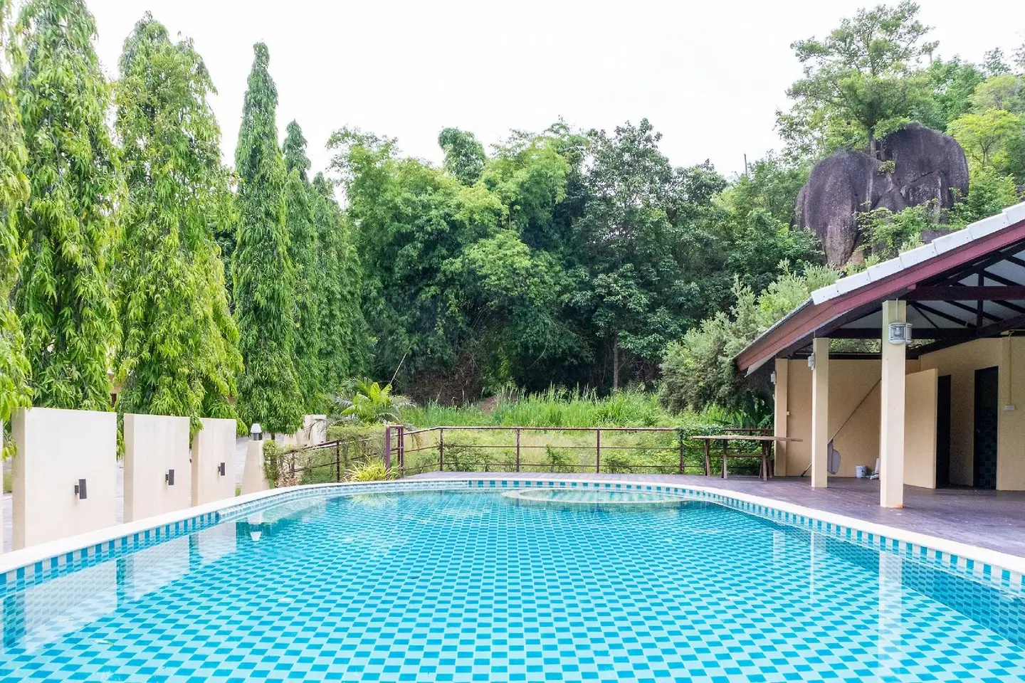 100 Boutique Hotel OUTDOOR_POOL