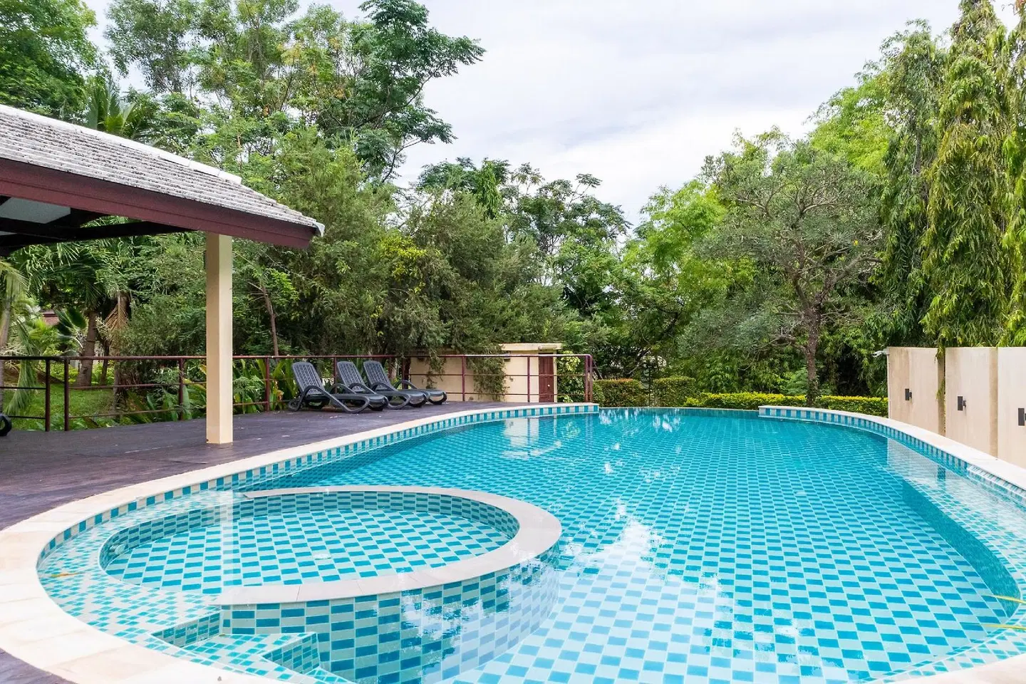 100 Boutique Hotel OUTDOOR_POOL