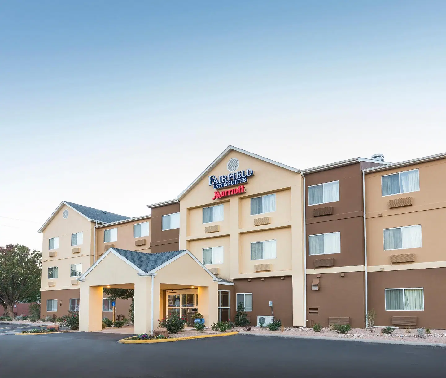 Fairfield Inn & Suites by Marriott Lubbock EXTERIOR