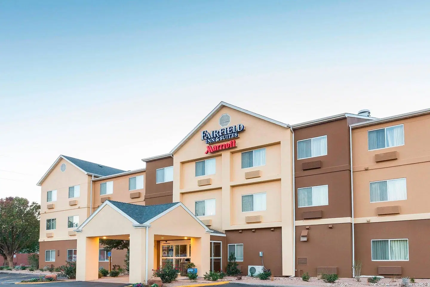 Fairfield Inn & Suites by Marriott Lubbock EXTERIOR