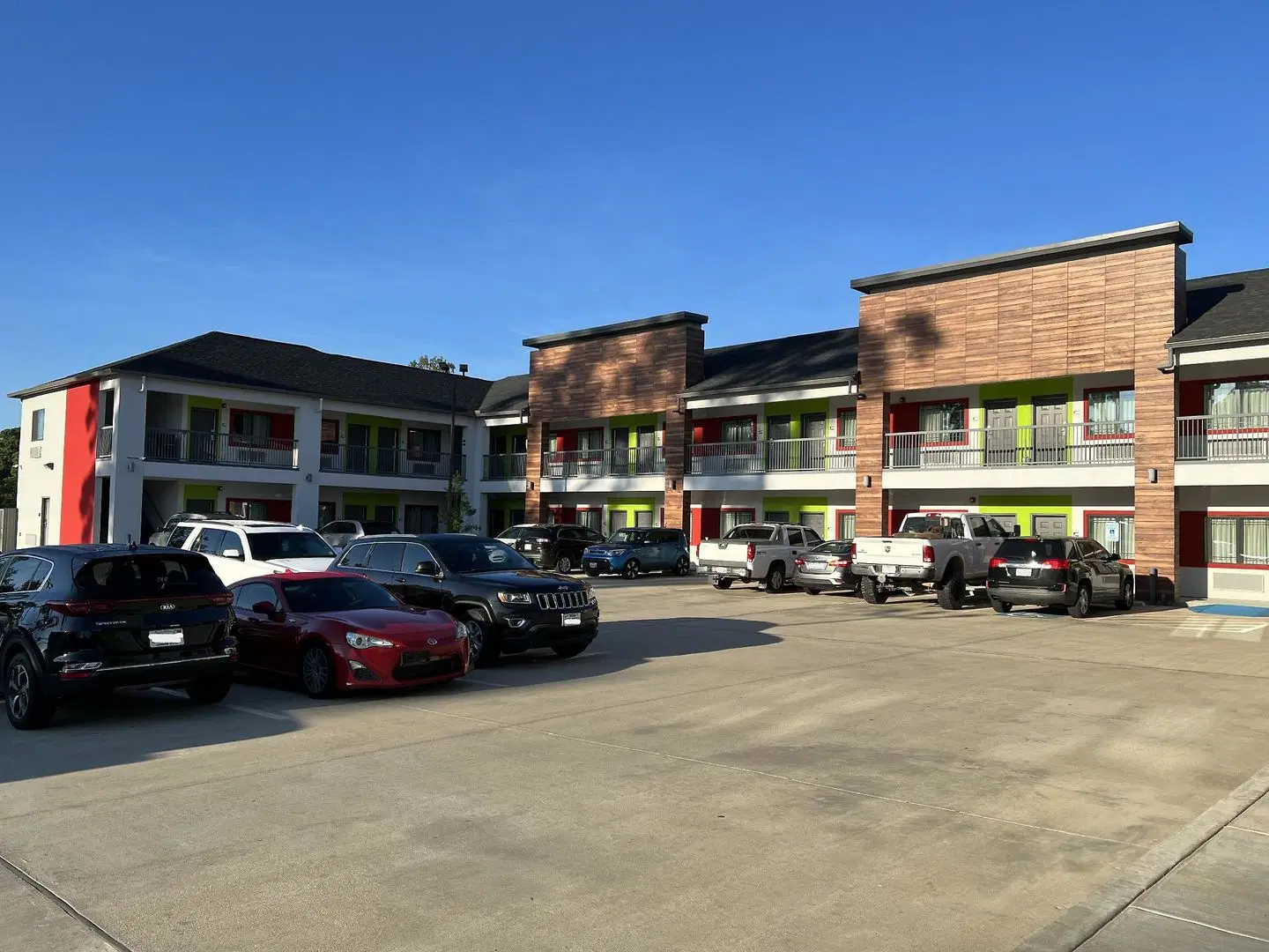 Americas Best Value Inn & Suites Kingwood IAH Airport EXTERIOR