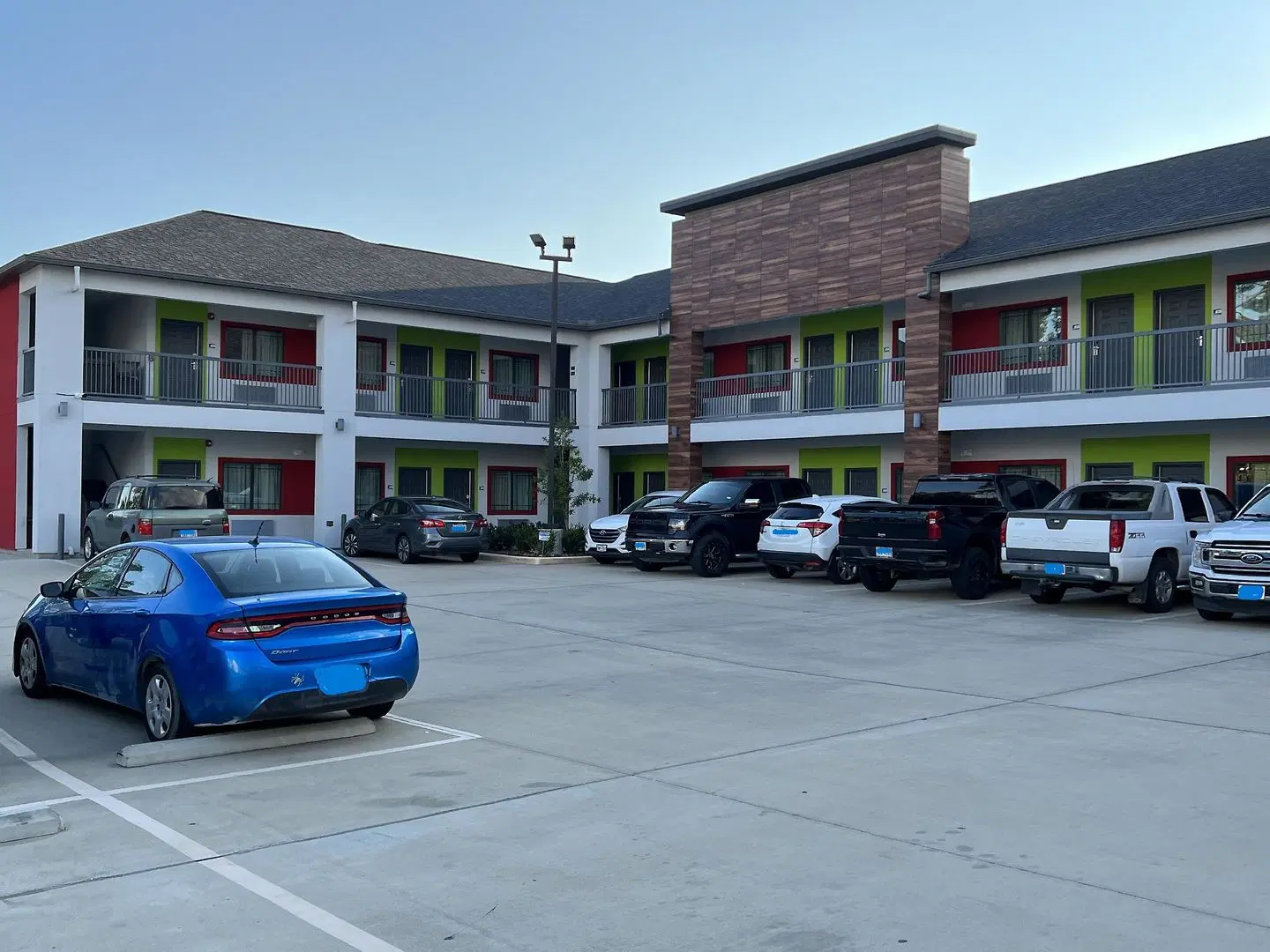 Americas Best Value Inn & Suites Kingwood IAH Airport EXTERIOR