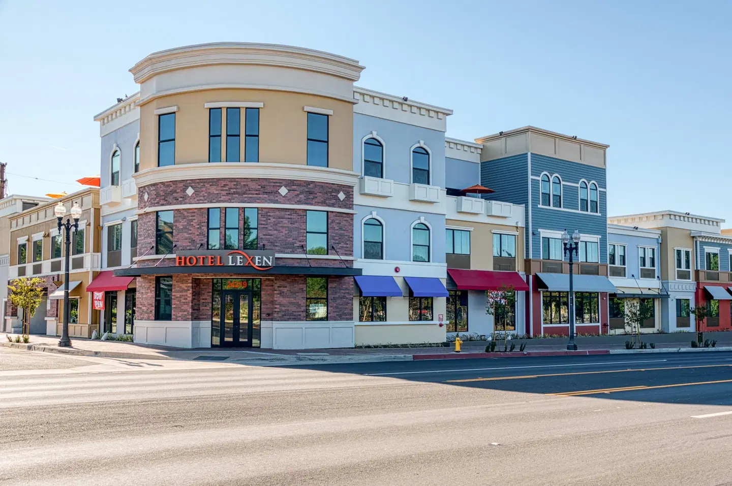 Hotel Lexen - Newhall EXTERIOR