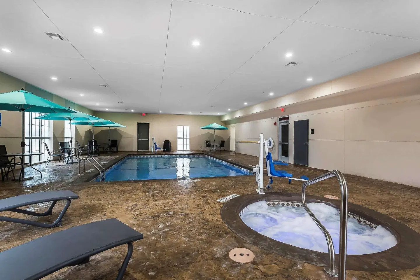 Comfort Suites - University Hallenbad