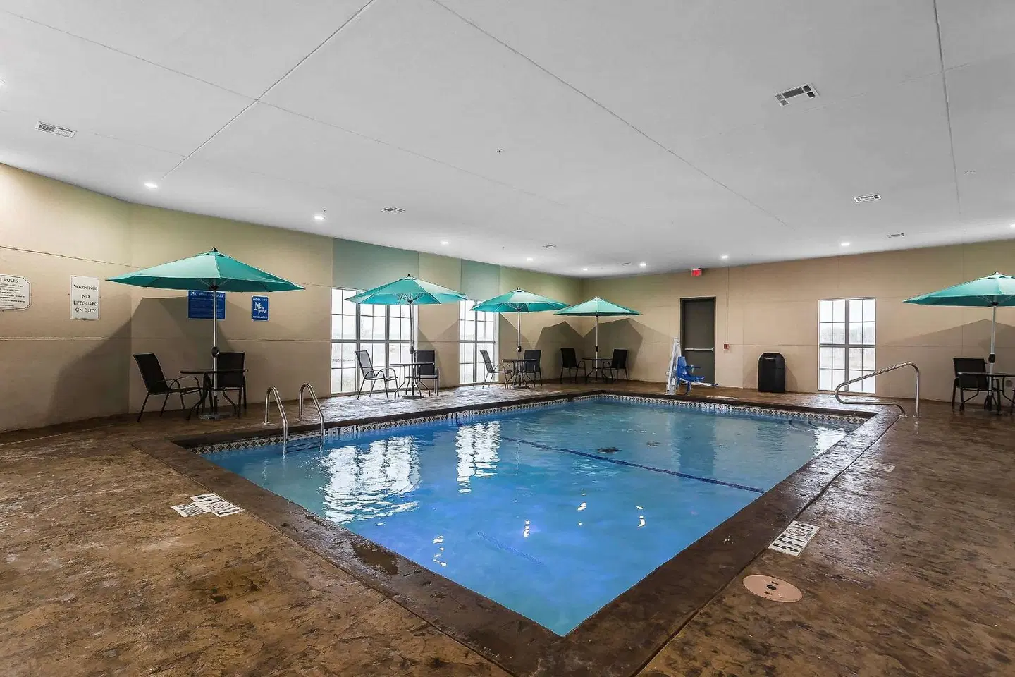 Comfort Suites - University Hallenbad