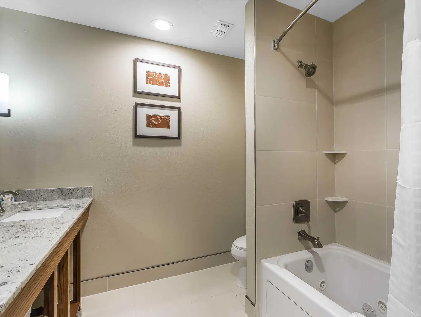 Comfort Suites - University Badezimmer