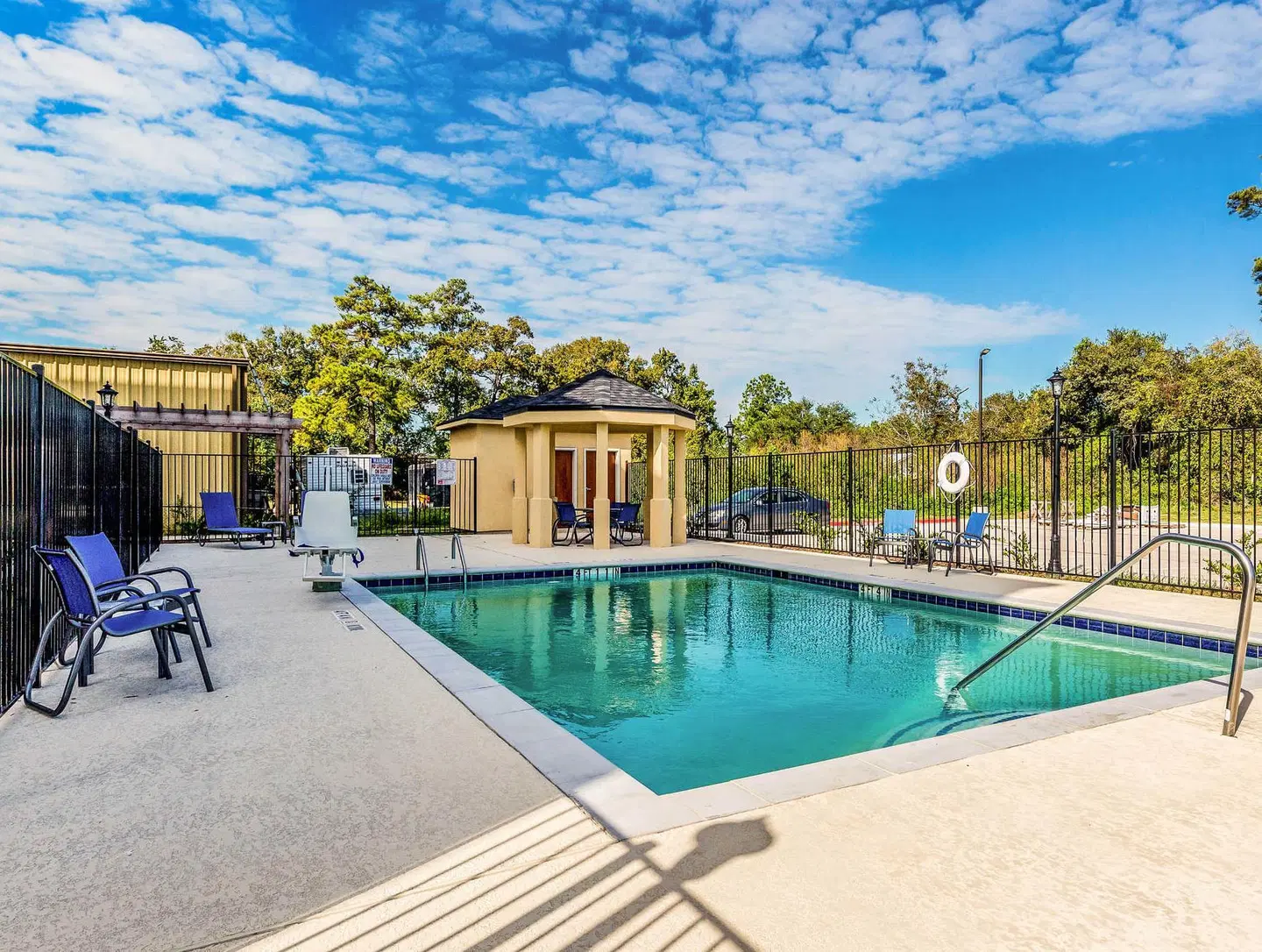 Comfort Suites OUTDOOR_POOL