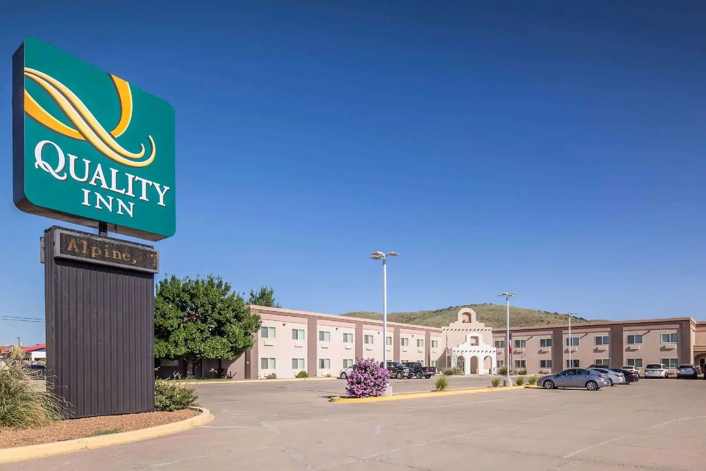 Quality Inn EXTERIOR