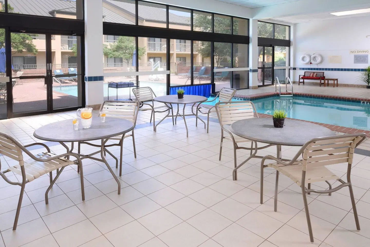 Courtyard by Marriott Dallas Las Colinas Hallenbad