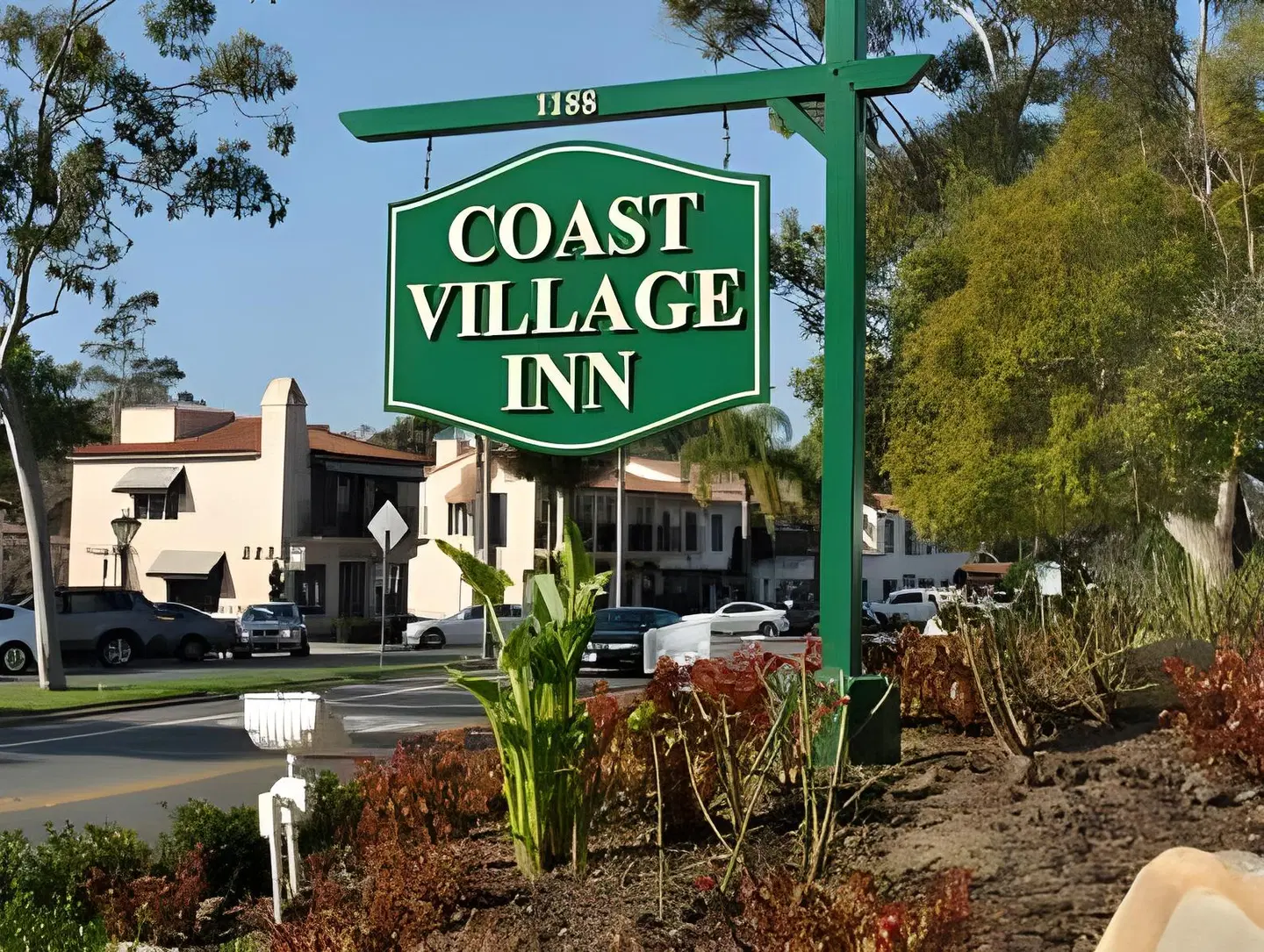Coast Village Inn EXTERIOR