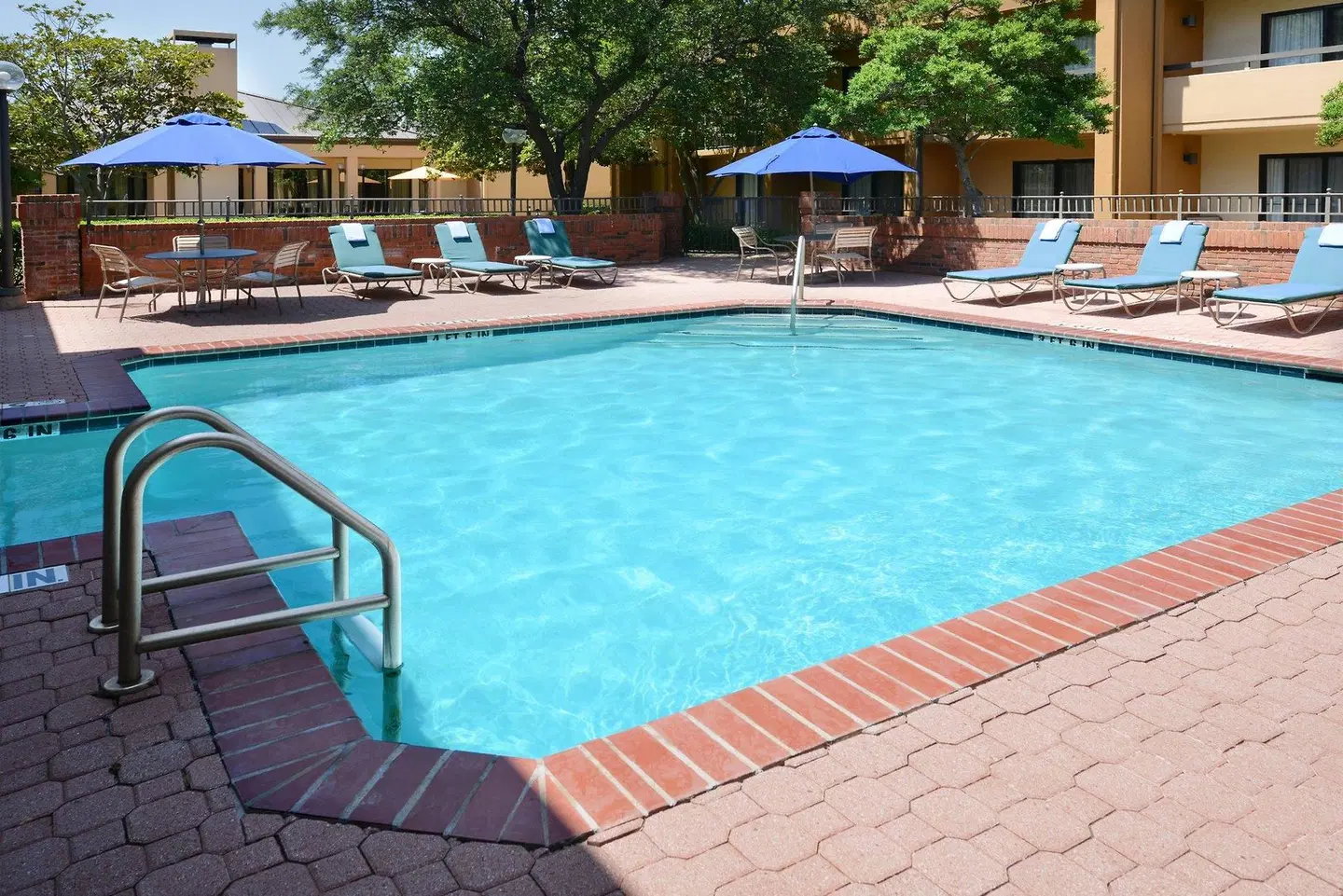 Courtyard by Marriott Dallas Las Colinas OUTDOOR_POOL