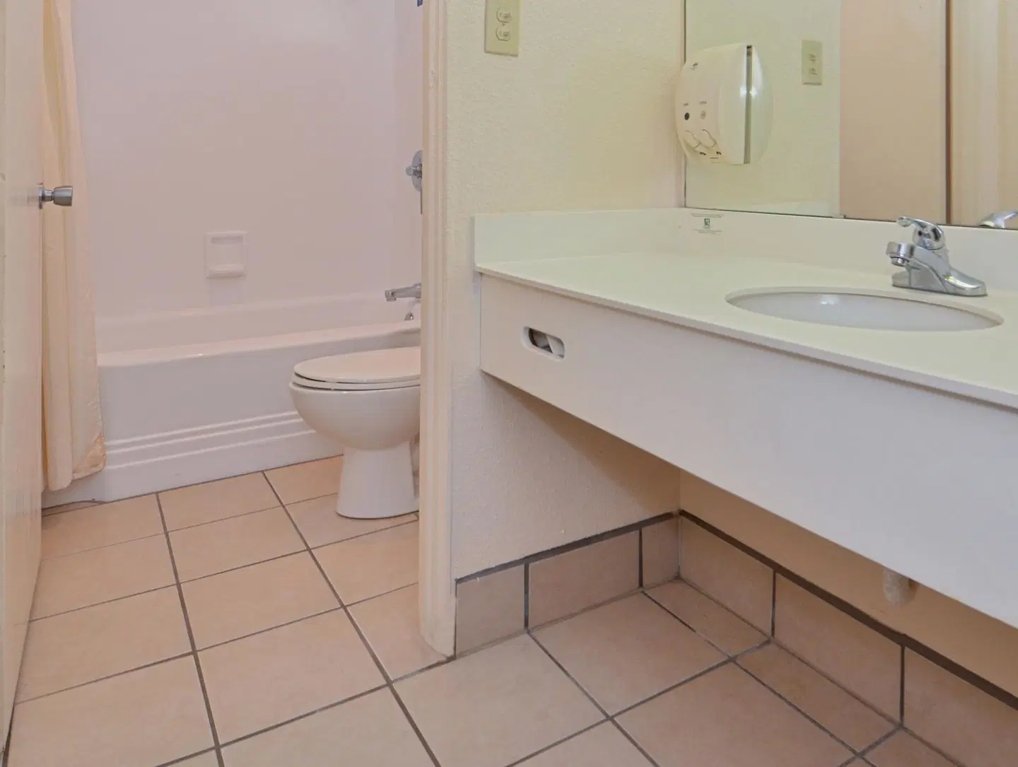 Americas Best Value Inn Lubbock E Badezimmer