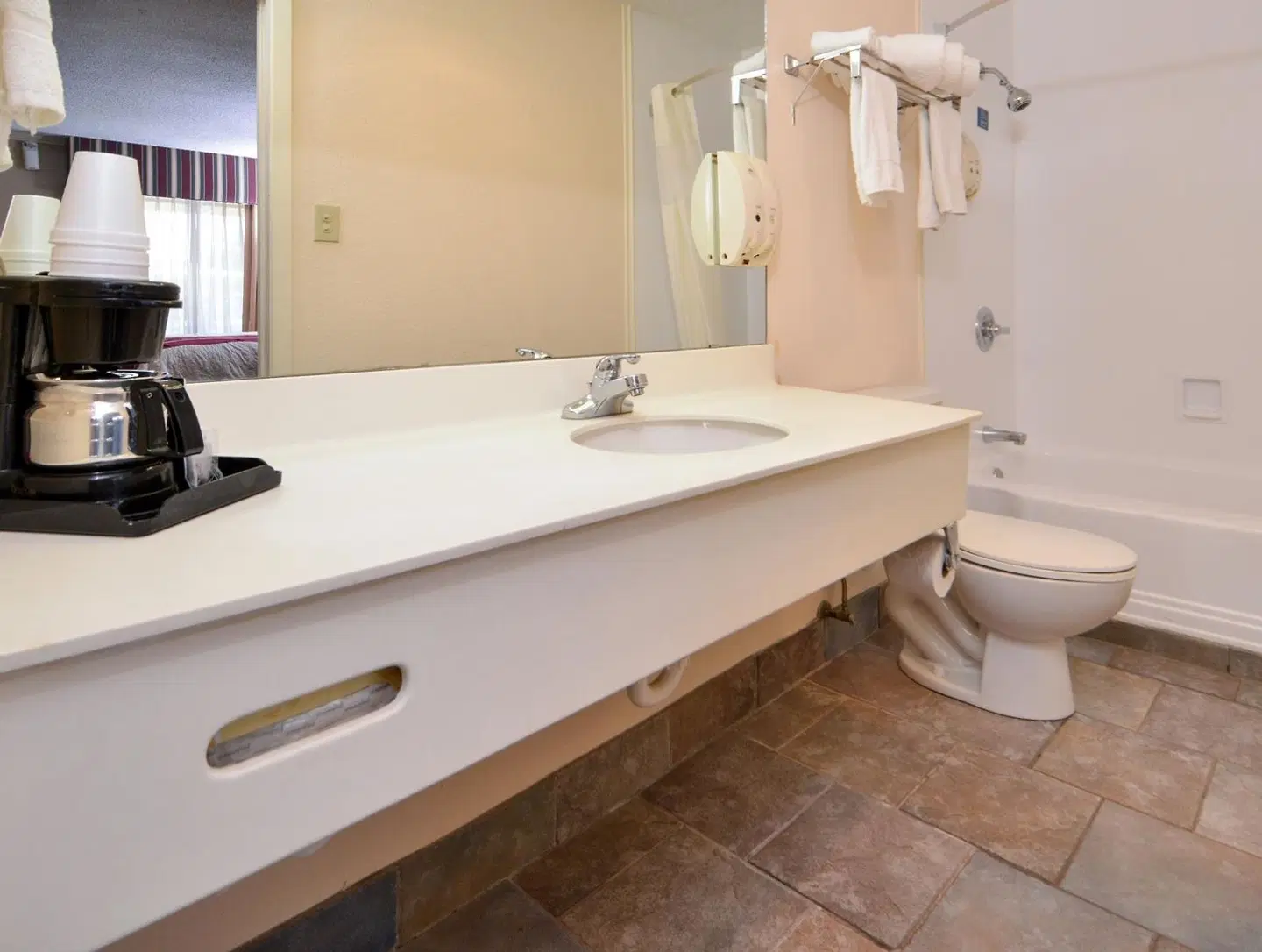Americas Best Value Inn Lubbock E Badezimmer