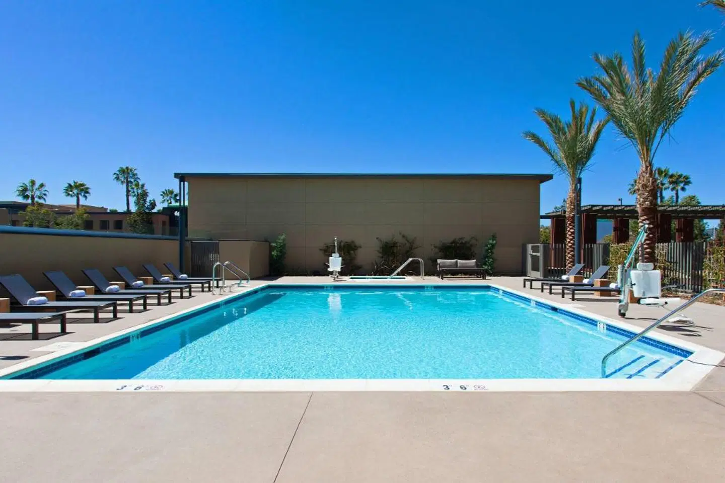 Courtyard by Marriott San Diego El Cajon OUTDOOR_POOL