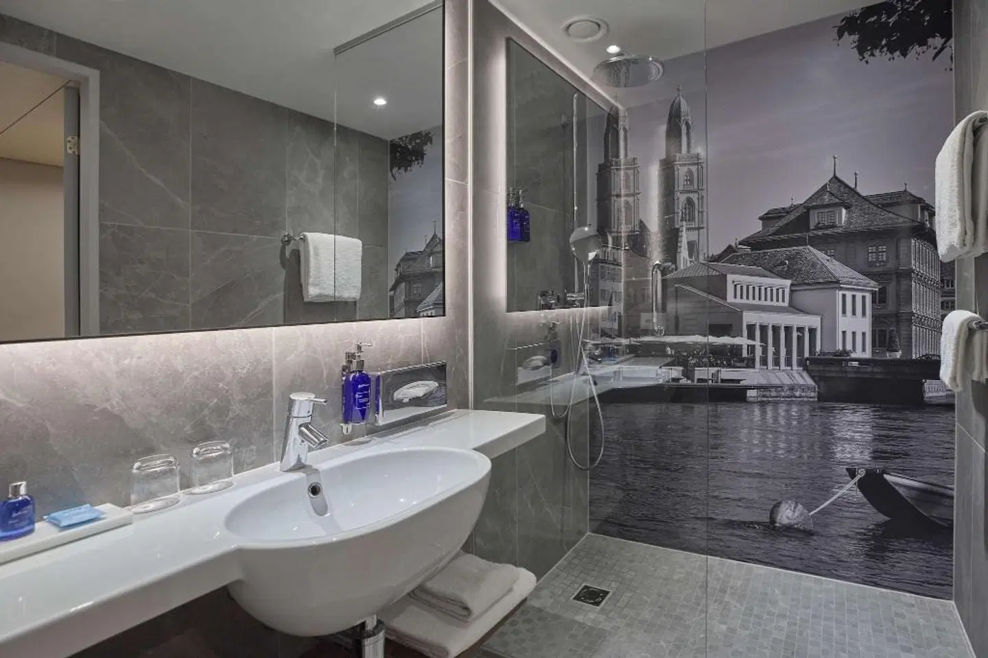 Radisson Blu Hotel, Zurich Airport Badezimmer