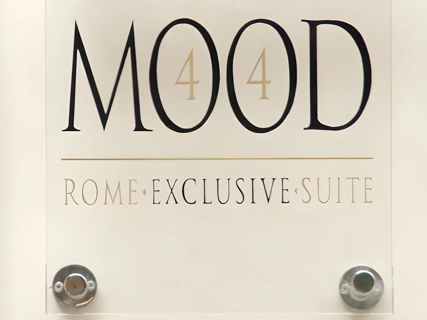 Mood44 MODEL_IMPRESSION
