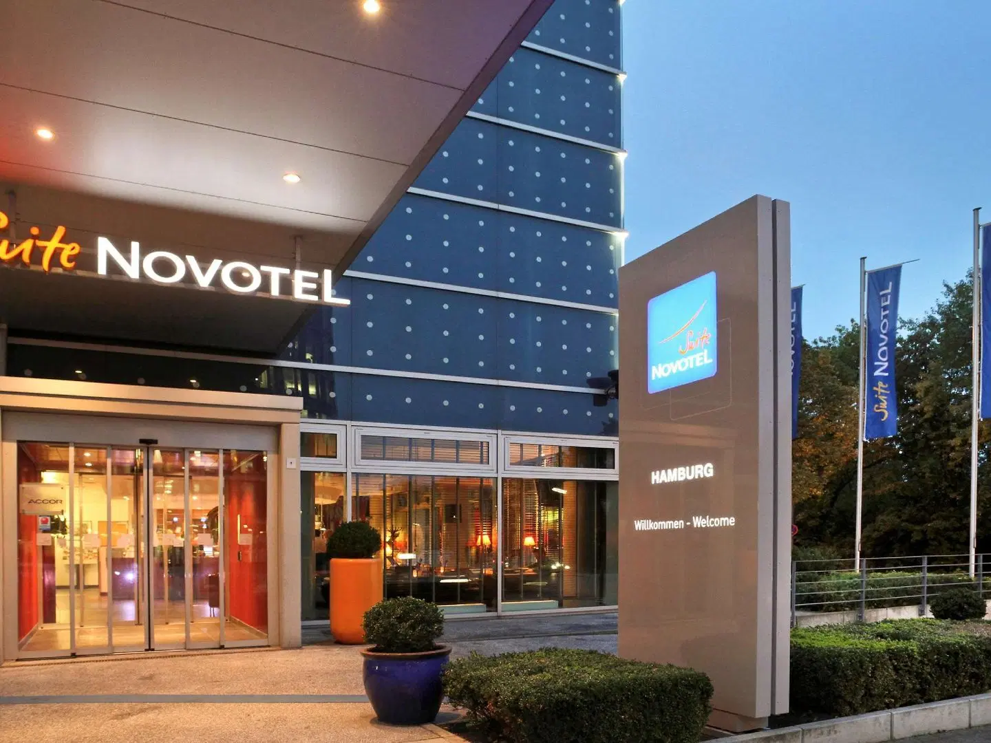 Novotel Suites Hamburg City EXTERIOR