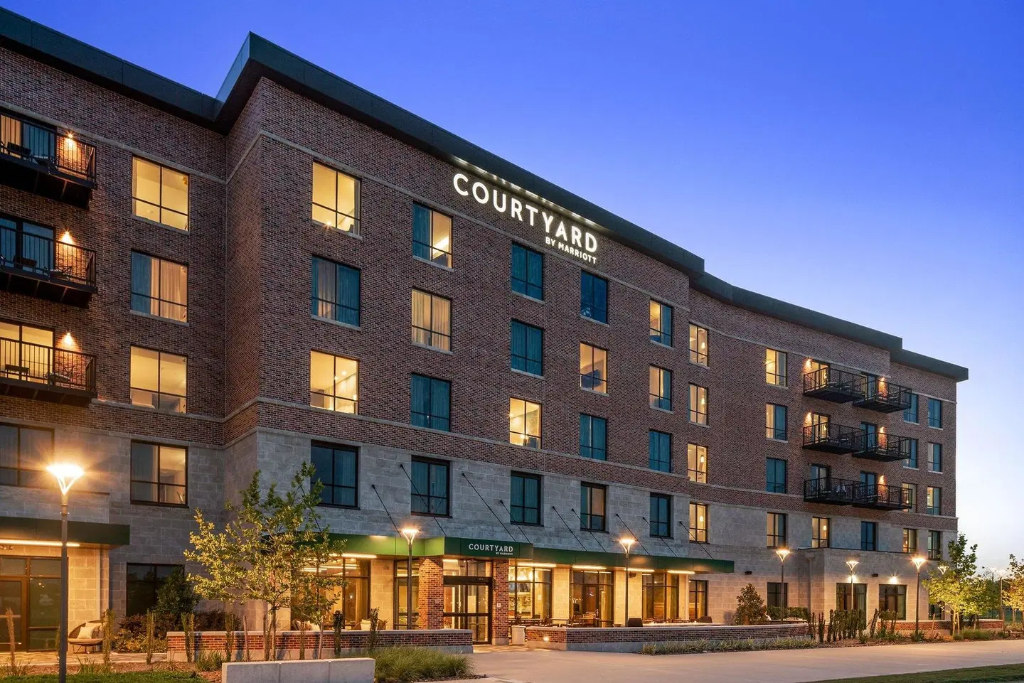 Courtyard by Marriott Houston Northeast EXTERIOR