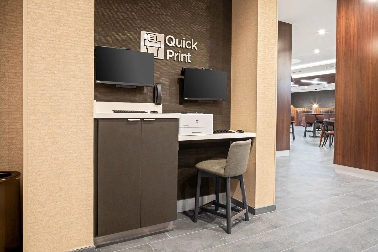 Courtyard by Marriott Houston Northeast Bar