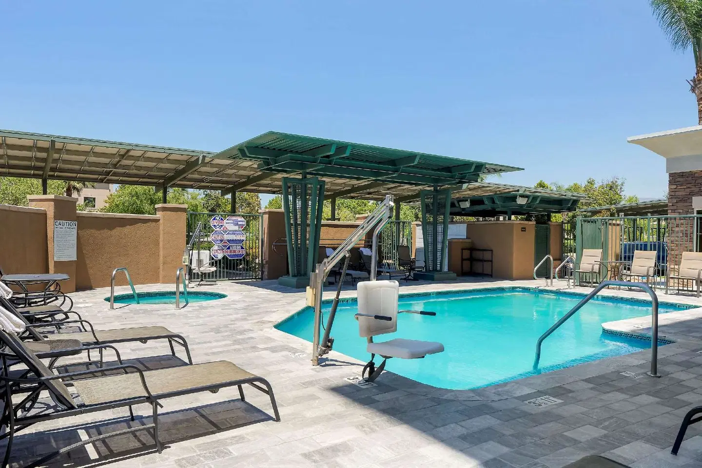 Comfort Suites Ontario Airport Convention Center OUTDOOR_POOL