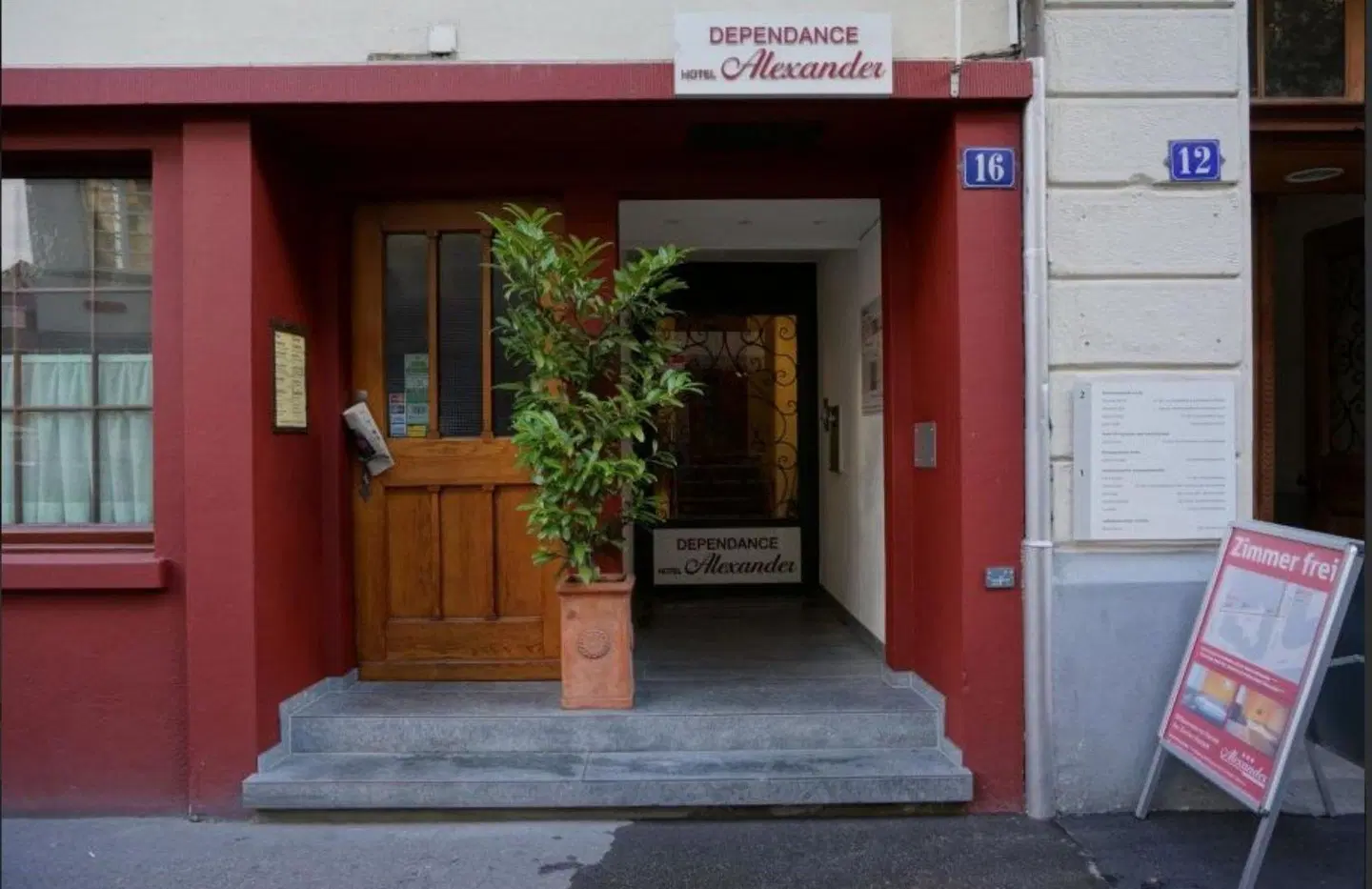 Alexander Guesthouse EXTERIOR