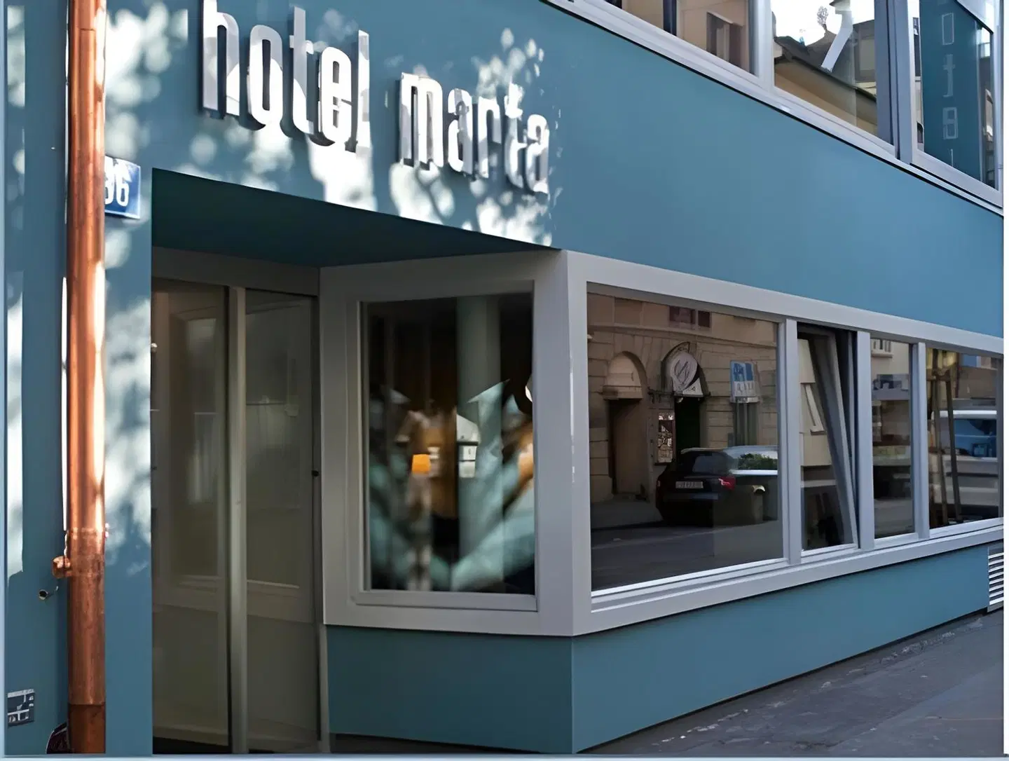 Marta EXTERIOR
