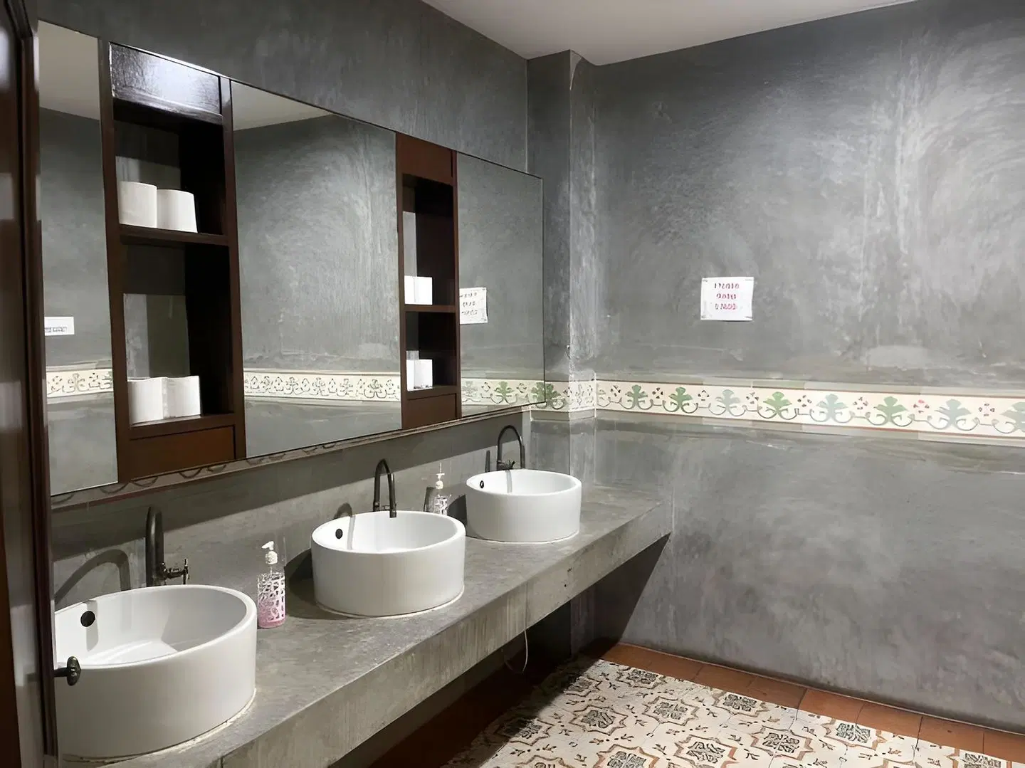 Phuket Sunny Hostel Badezimmer