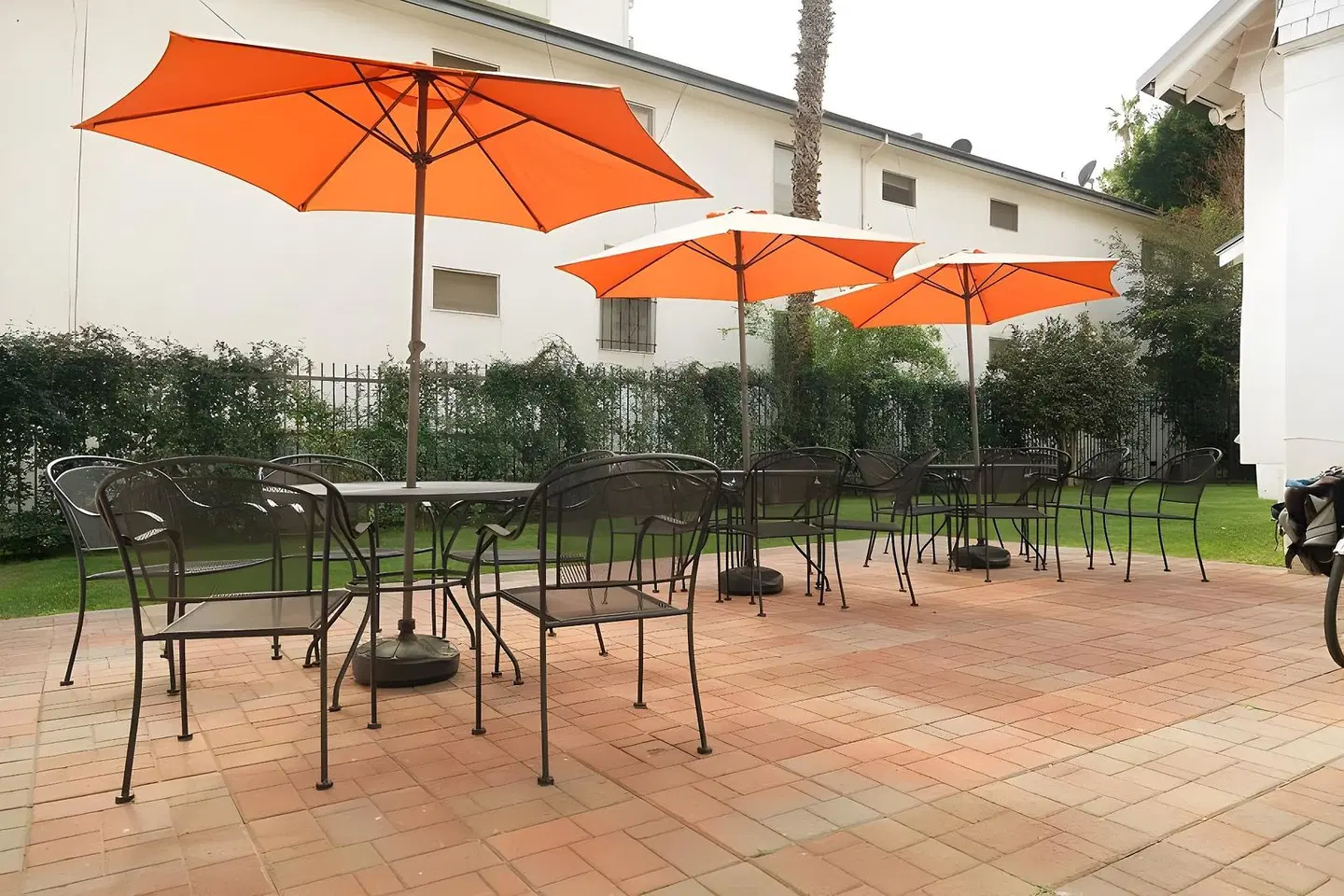 Orange Drive Hostel Terrasse