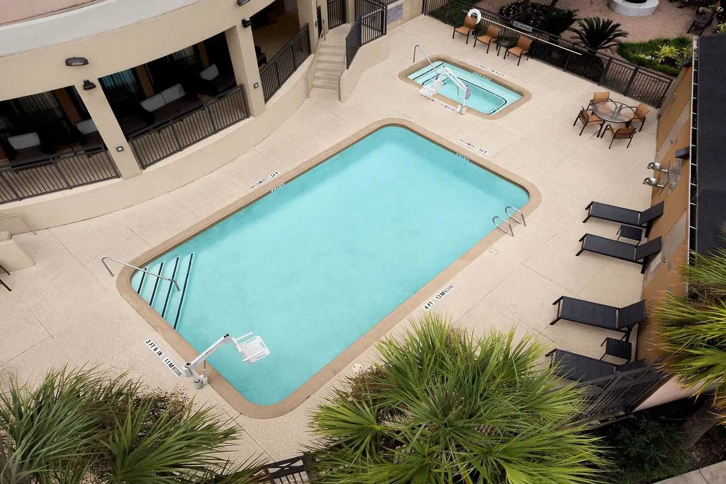 Courtyard by Marriott Houston Medical Center OUTDOOR_POOL