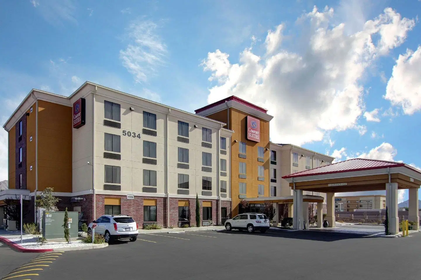 Comfort Suites EXTERIOR