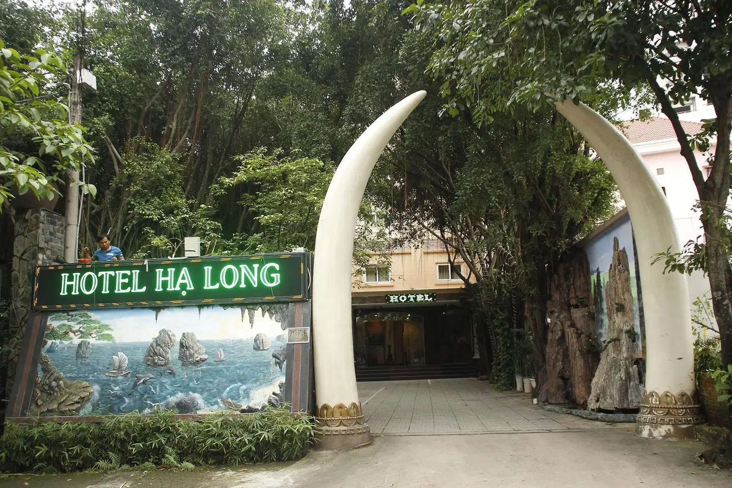 Ha Long Hotel EXTERIOR