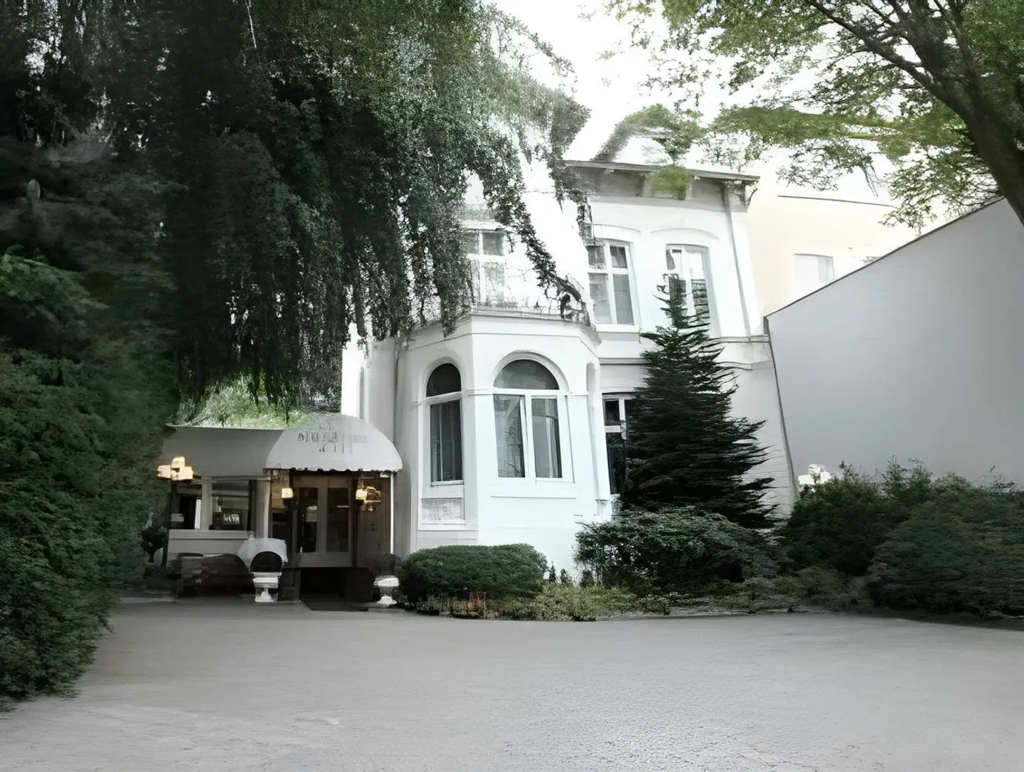 Boulevard EXTERIOR