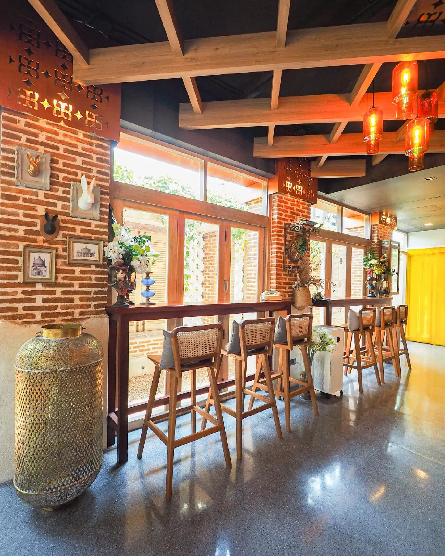 Sanae' Oldtown Hotel Bar