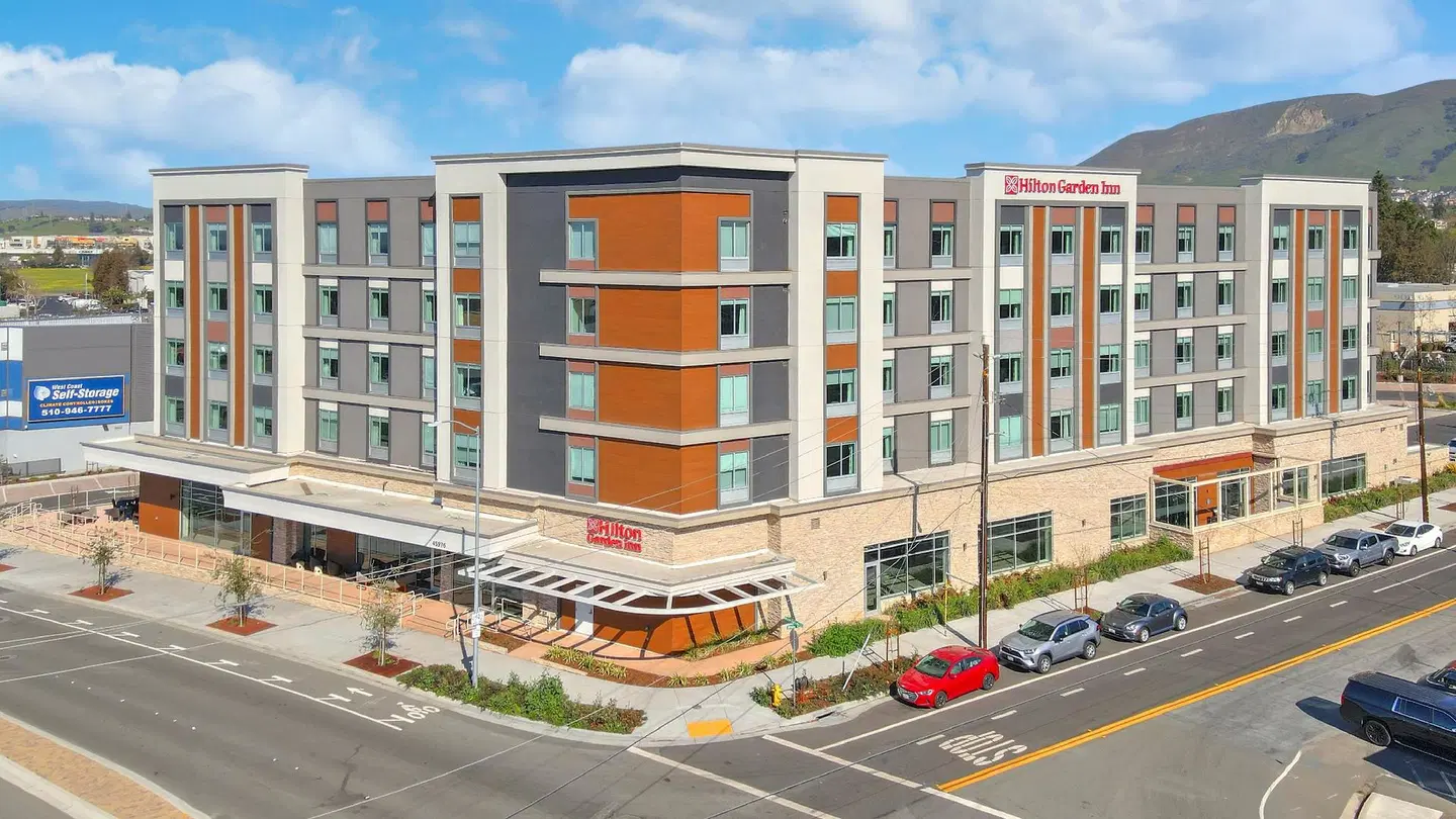 Hilton Garden Inn Fremont EXTERIOR