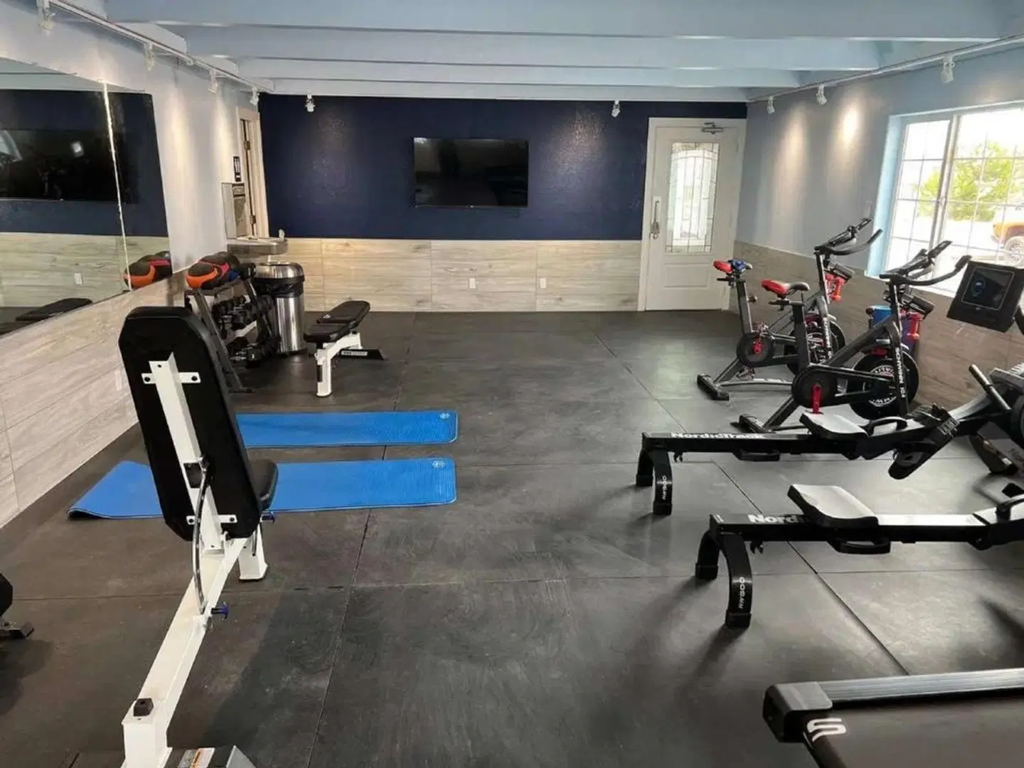 Pacific Coast Roadhouse SPORTS_AND_LEISURE
