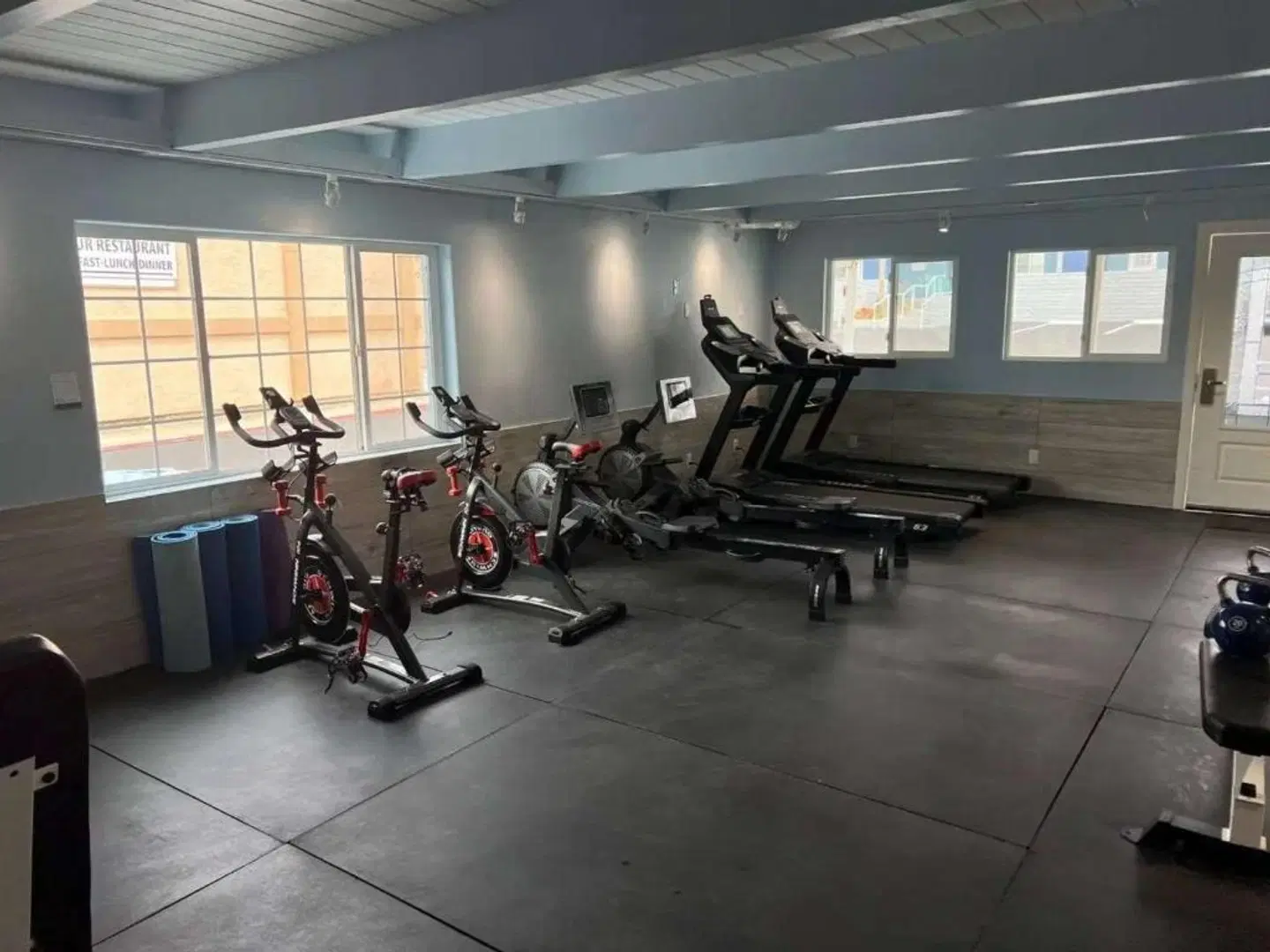 Pacific Coast Roadhouse SPORTS_AND_LEISURE