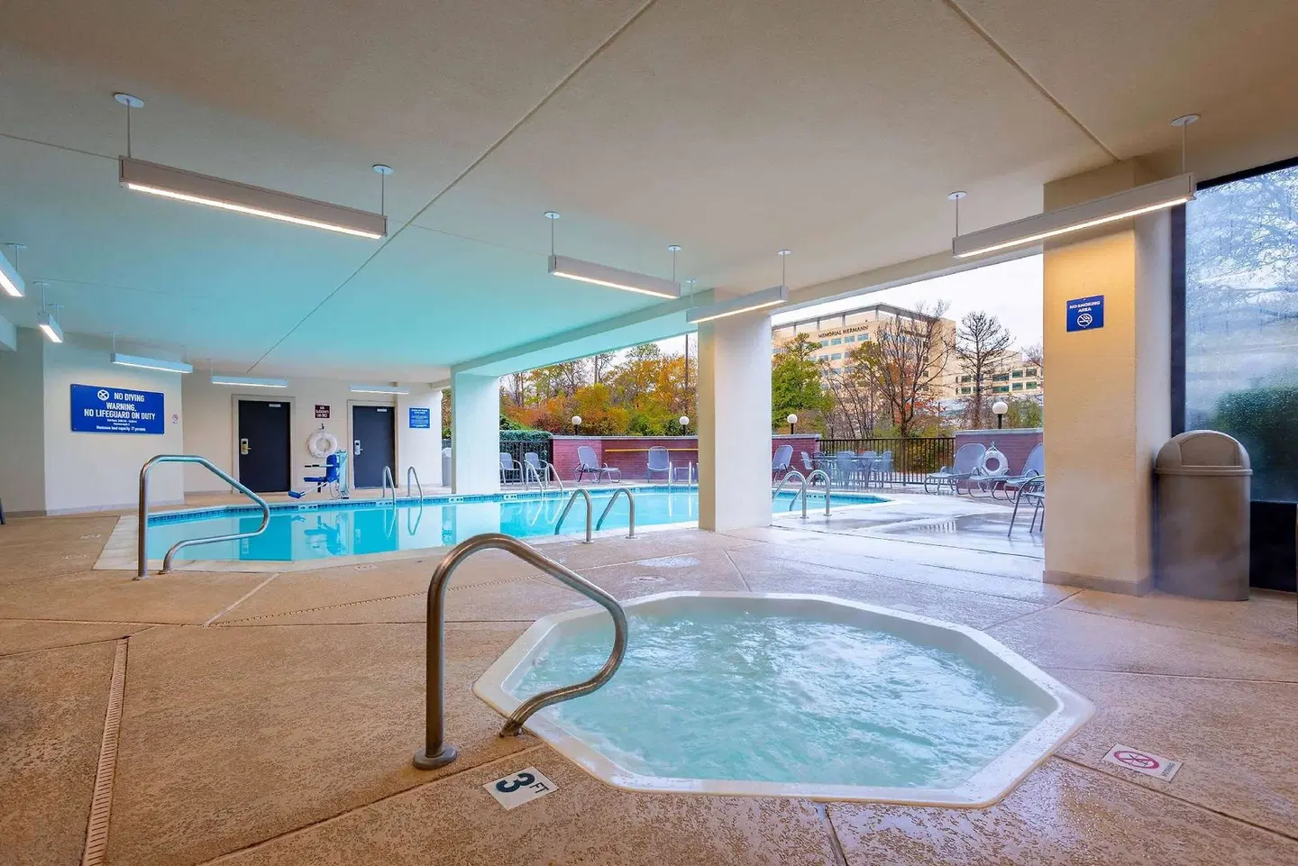 Drury Inn & Suites The Woodlands Hallenbad