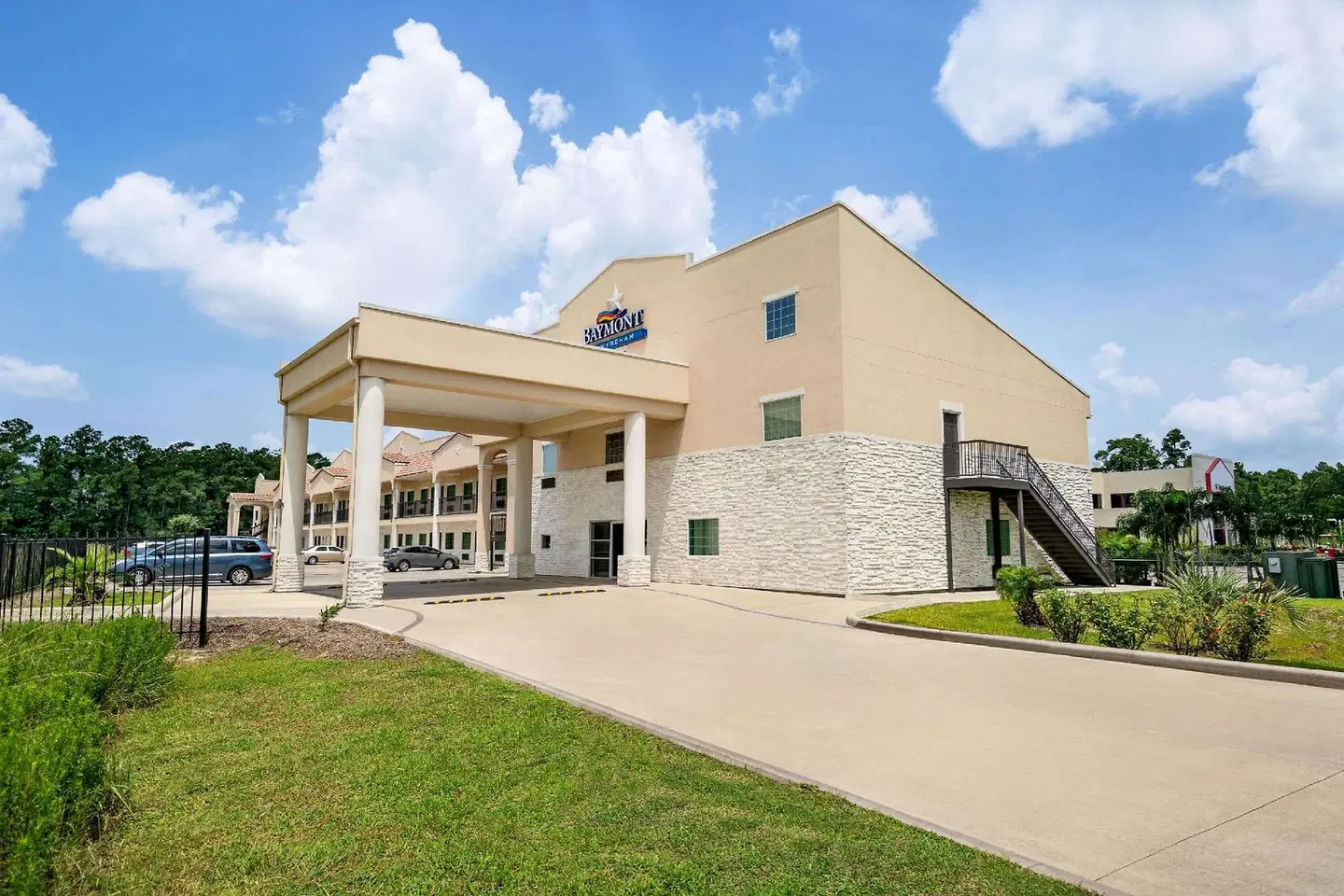 Baymont by Wyndham Kingwood EXTERIOR