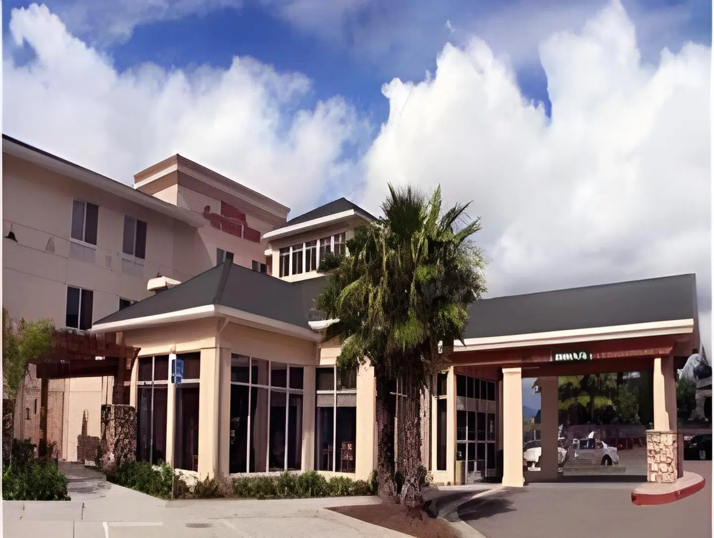Hilton Garden Inn Redding EXTERIOR