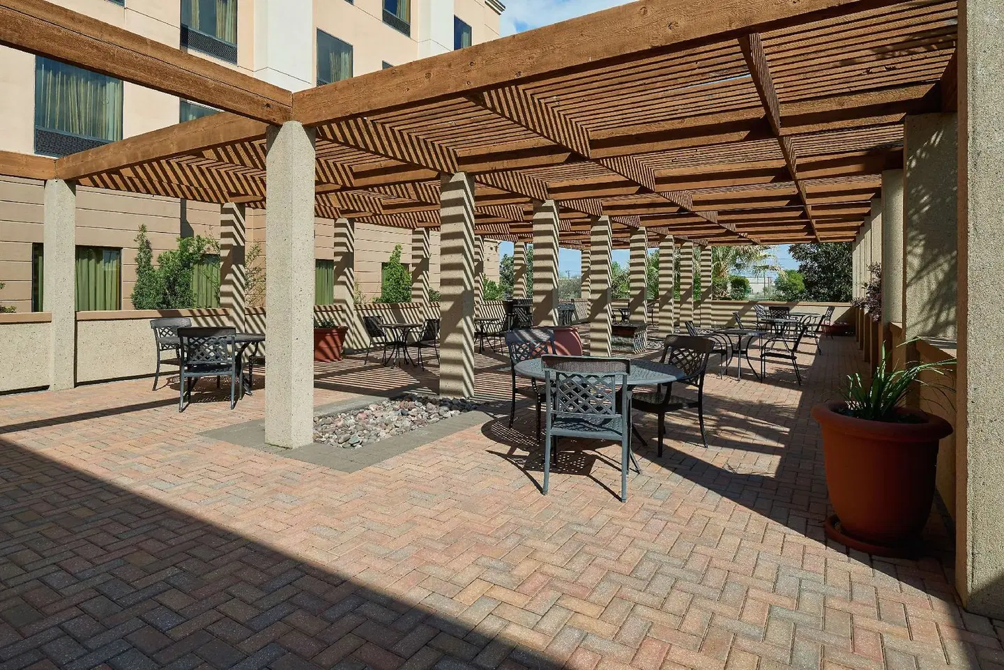 Hampton Inn & Suites Longview North Bar
