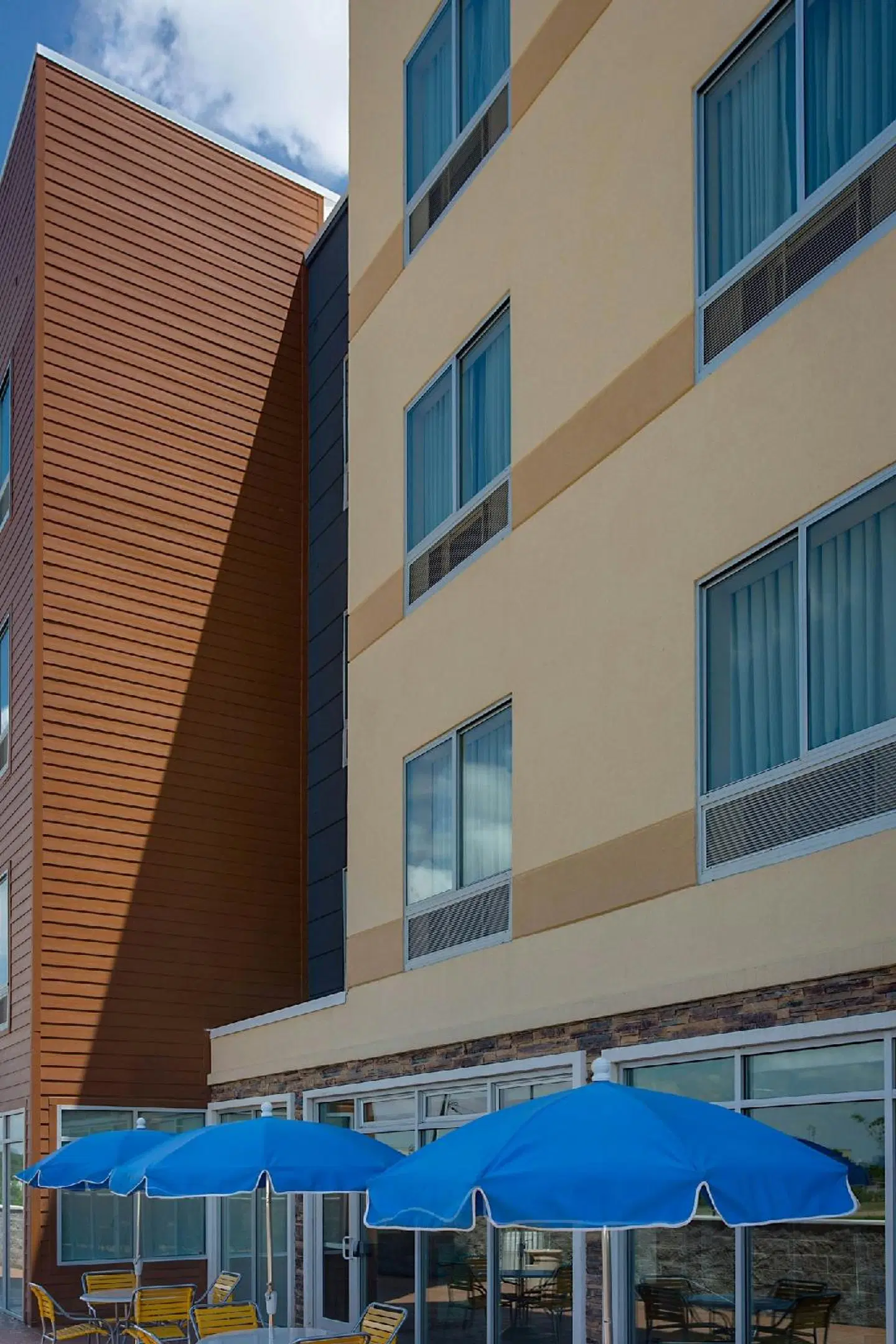 Fairfield Inn & Suites by Marriott Dallas West/I-30 EXTERIOR