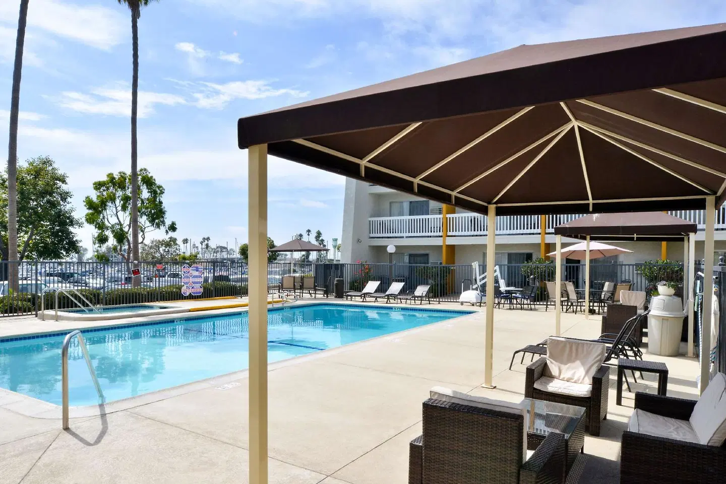 Dana Point Marina Inn OUTDOOR_POOL