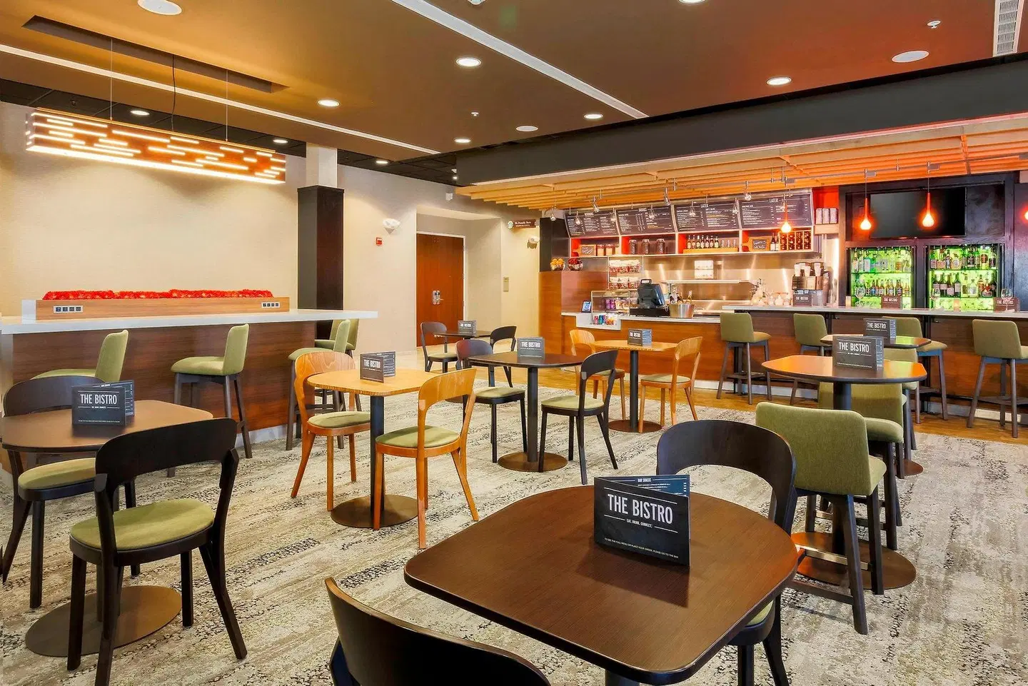 Courtyard by Marriott Dallas Arlington South Bar