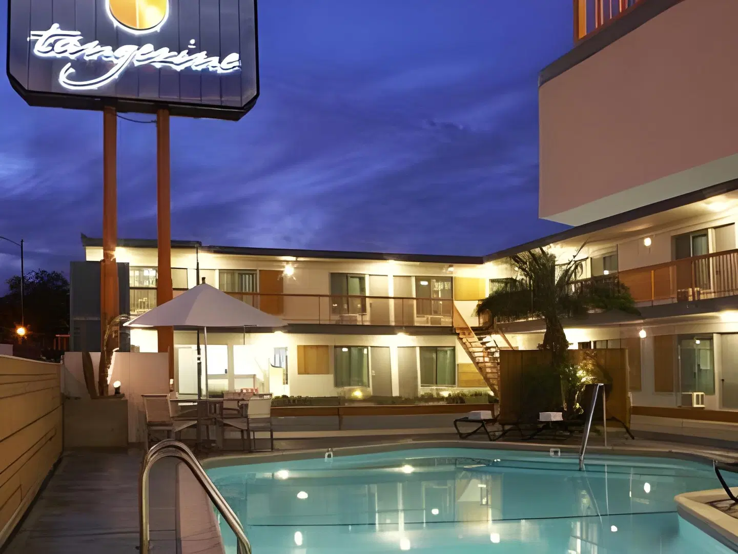 Tangerine Hotel Hallenbad