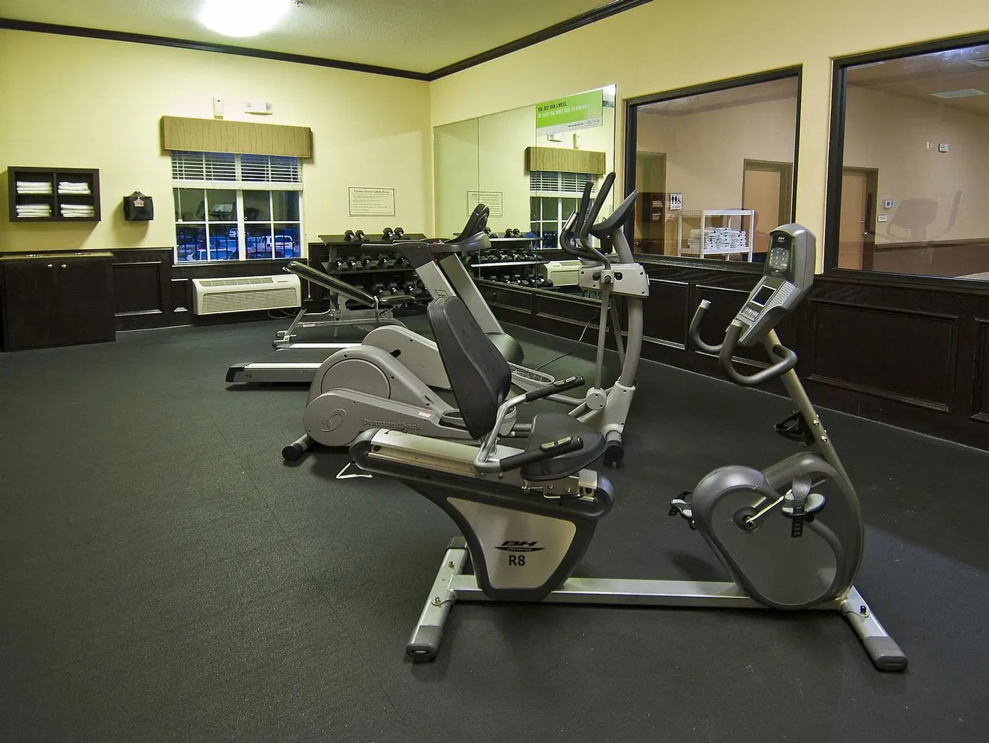 La Quinta Inn & Suites by Wyndham DFW Airport West - Bedford SPORTS_AND_LEISURE