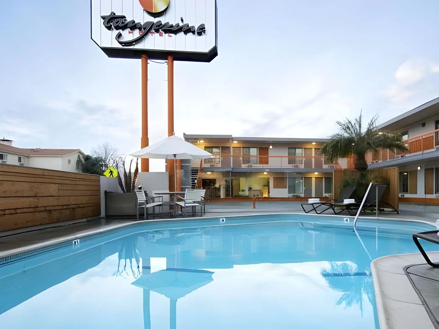 Tangerine Hotel OUTDOOR_POOL