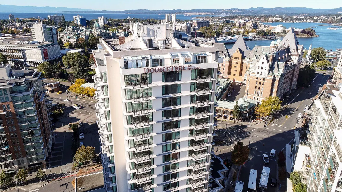 DoubleTree by Hilton Hotel & Suites Victoria EXTERIOR