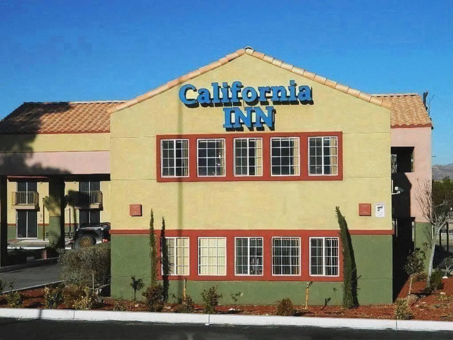 California Inn Barstow EXTERIOR