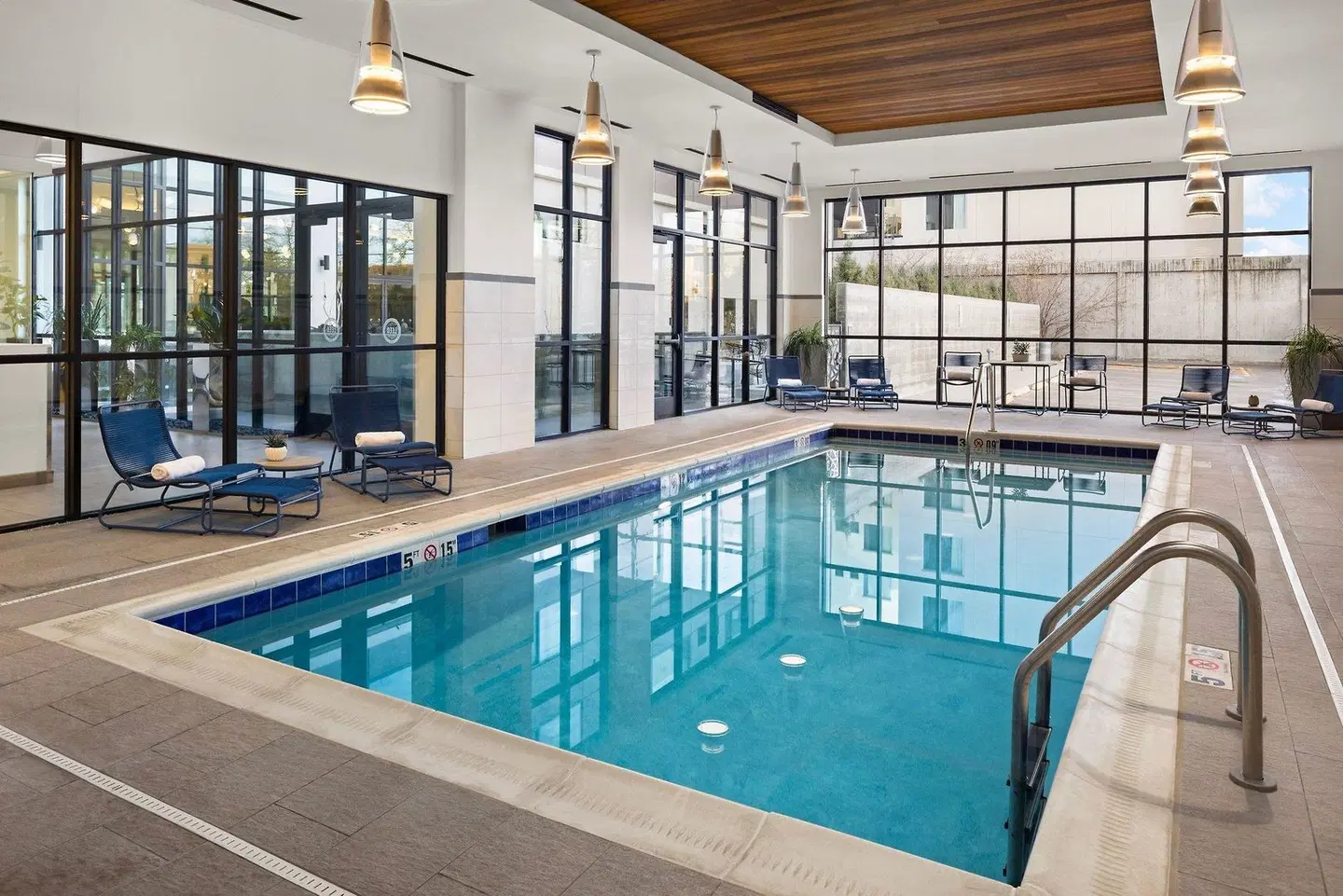 Element by Westin Bozeman Hallenbad